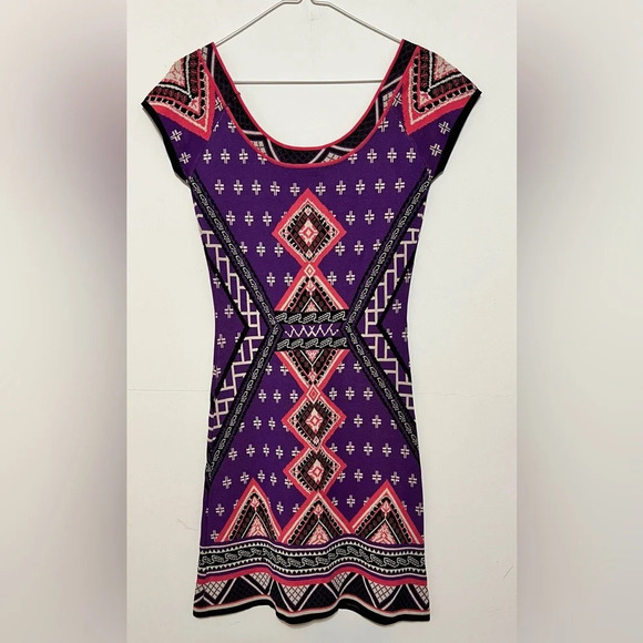 Miami Abstract Tribal Geometric Short Sleeve Dress Purple Small  NWT - Picture 3 of 12